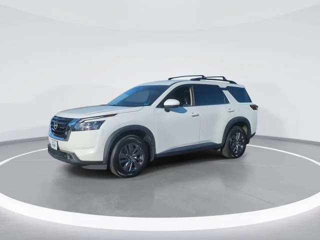 Used 2022 White Nissan SV image 4