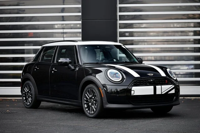2026 MINI 4 Door Iconic