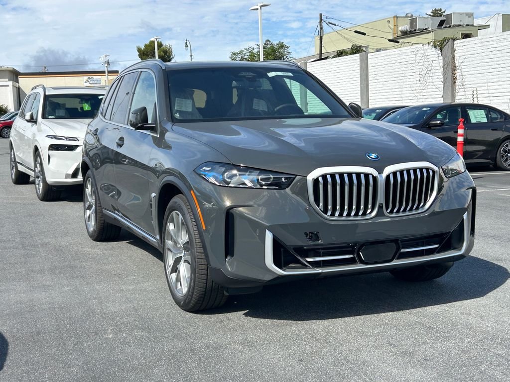 New 2026 Dravit Grey Metallic BMW xDrive50e image 2