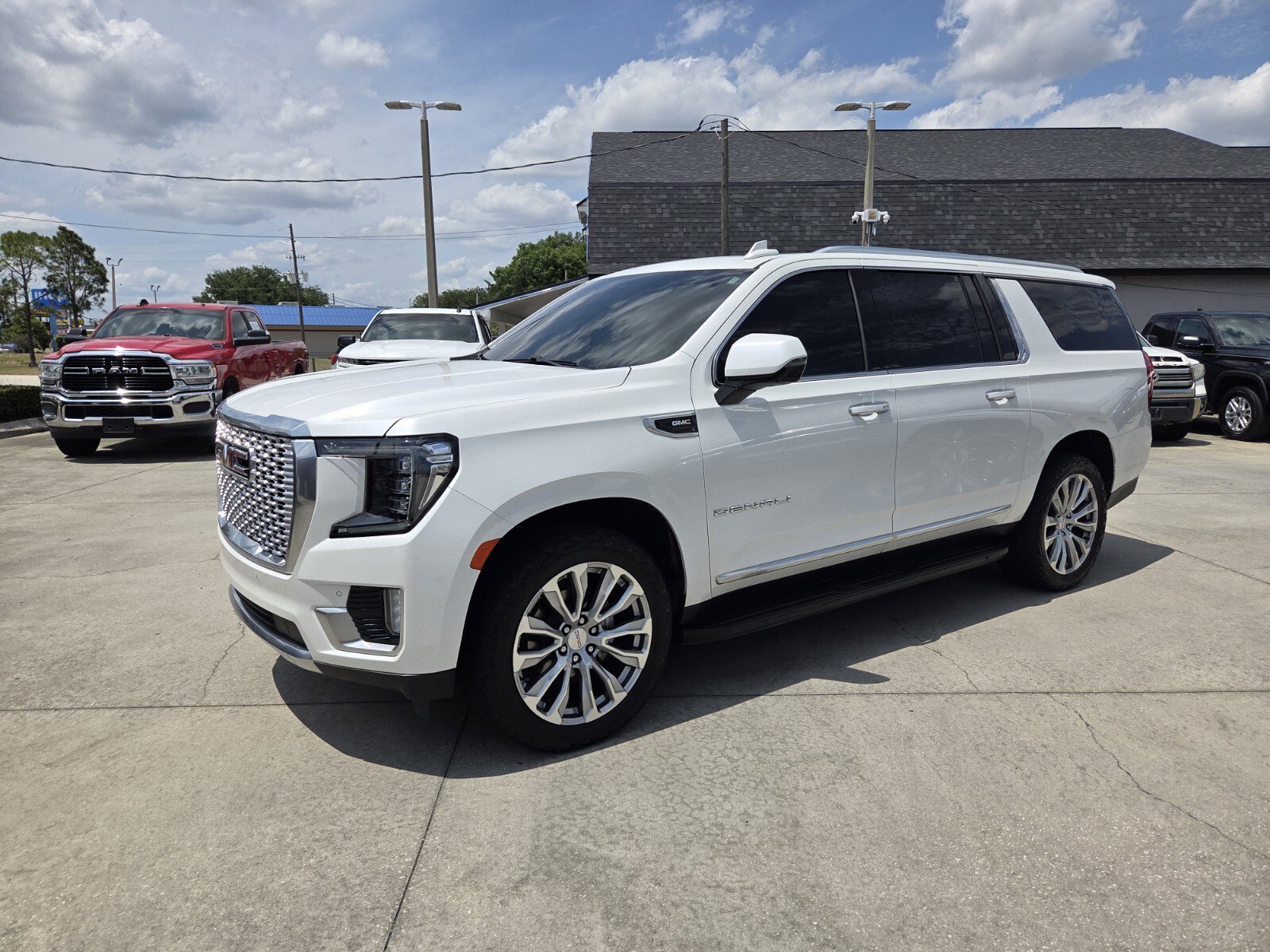 Used 2024 White Frost Tricoat GMC Denali image 2