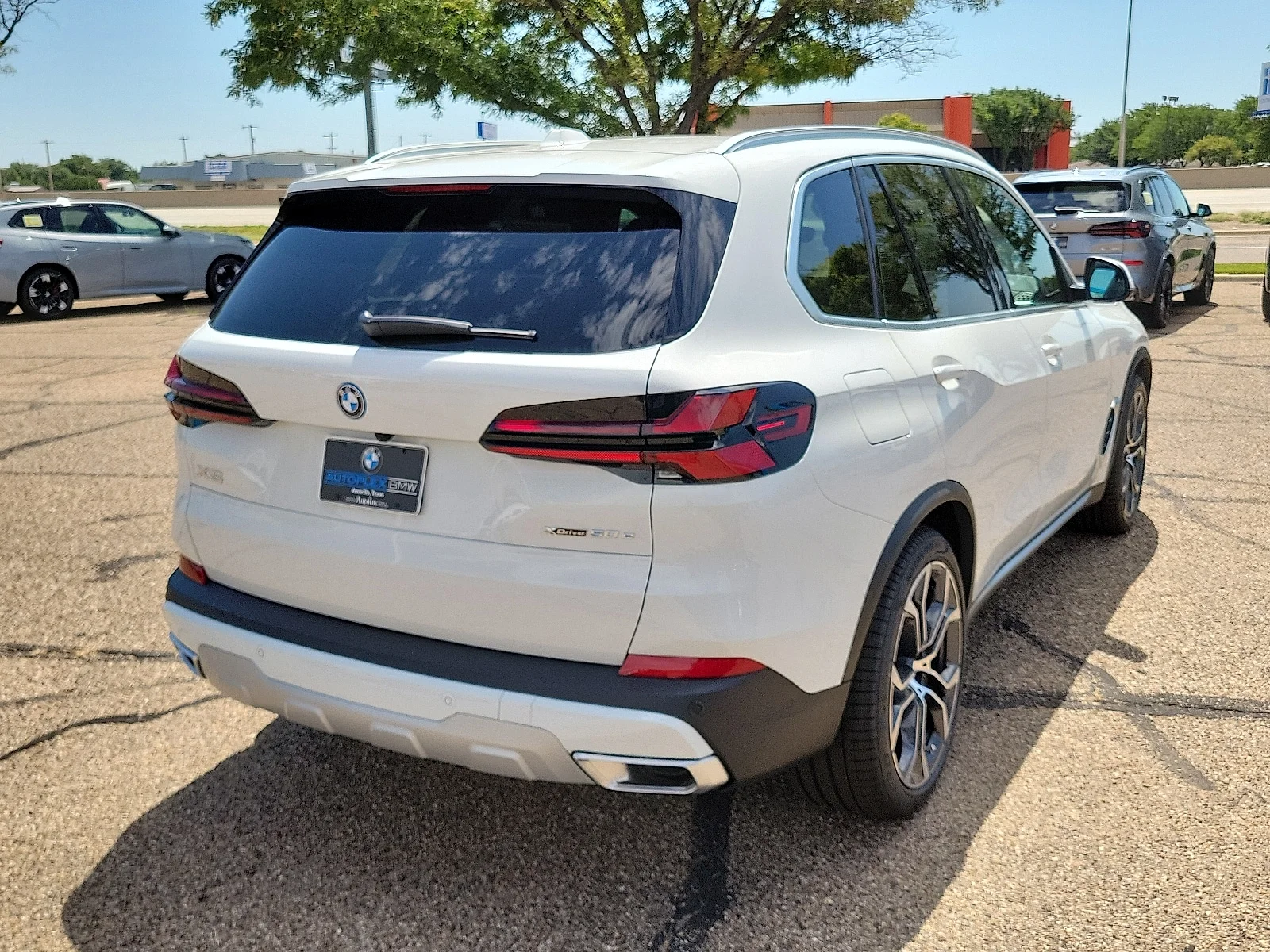 New 2026 Alpine White BMW xDrive50e All-Wheel Drive Sports Activity Vehicle image 4