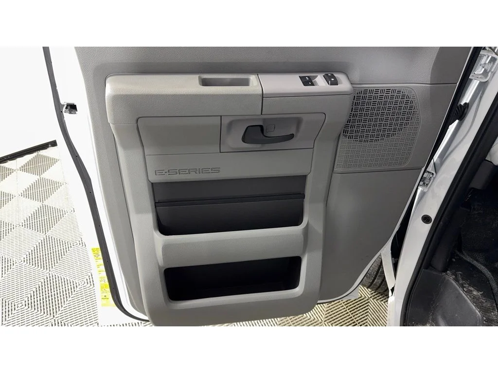 New 2025 Oxford White Ford E-350 SRW image 24