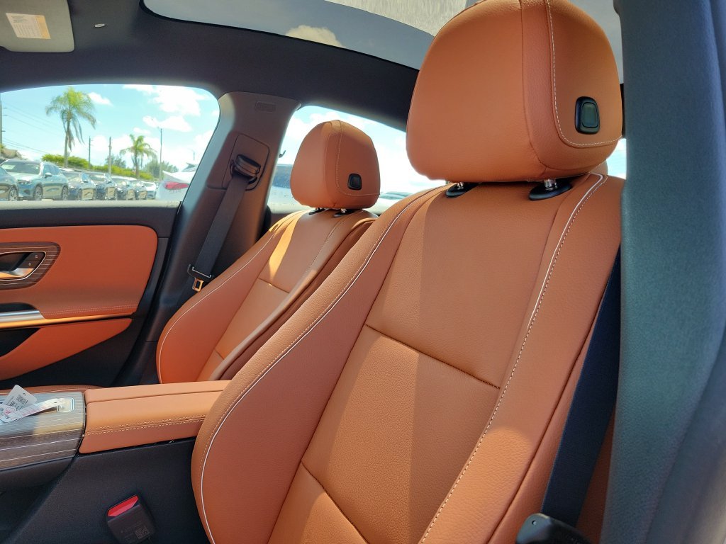New 2027 MANUFAKTUR Alpine Grey Mercedes-Benz CLA 220 image 18