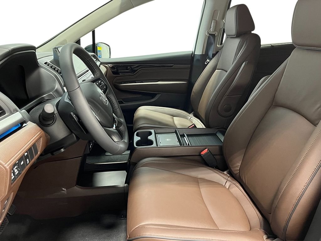 New 2026 Platinum White Pearl Honda Touring image 15