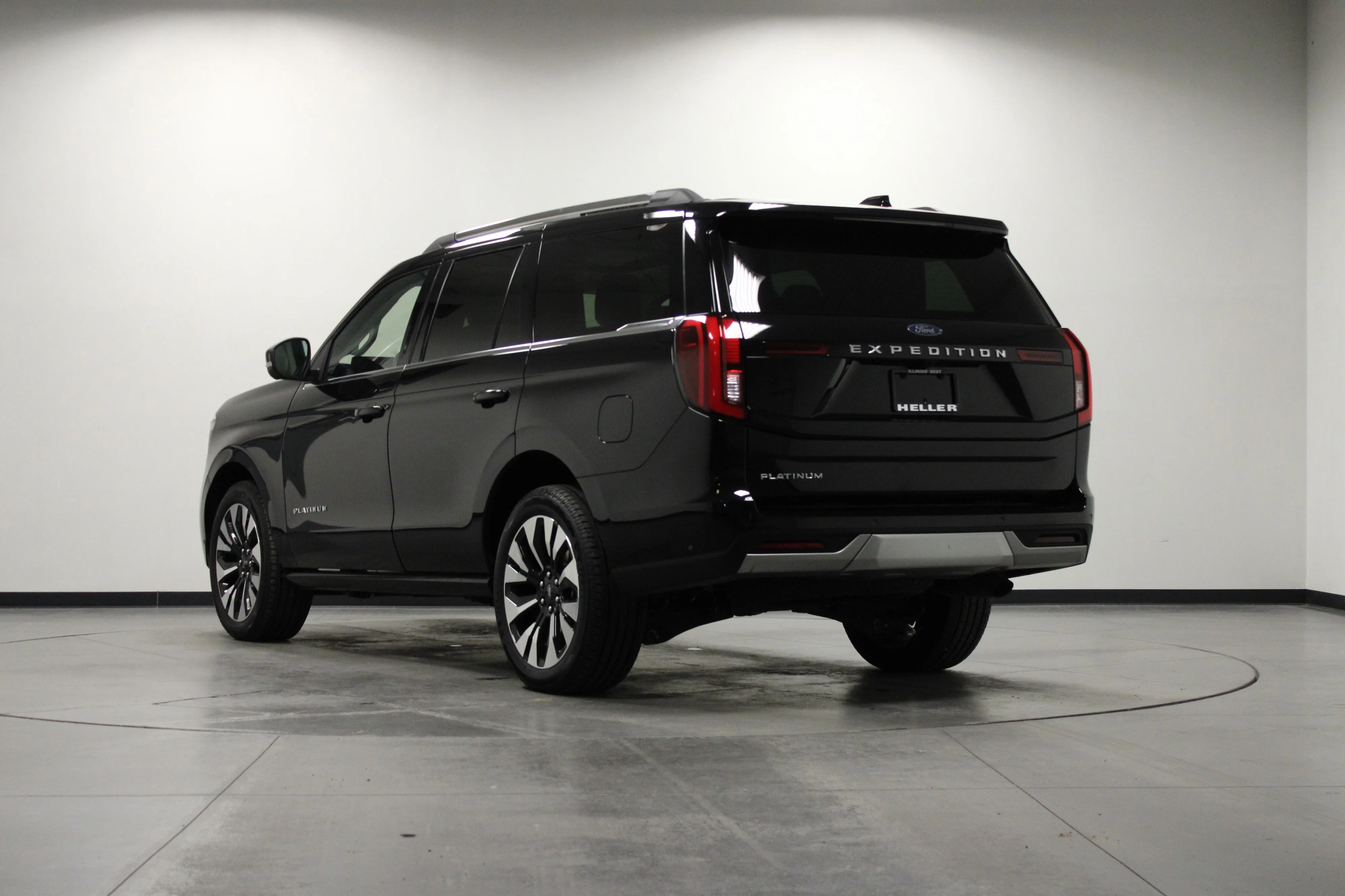 Used 2025 Black Metallic Ford Platinum image 6