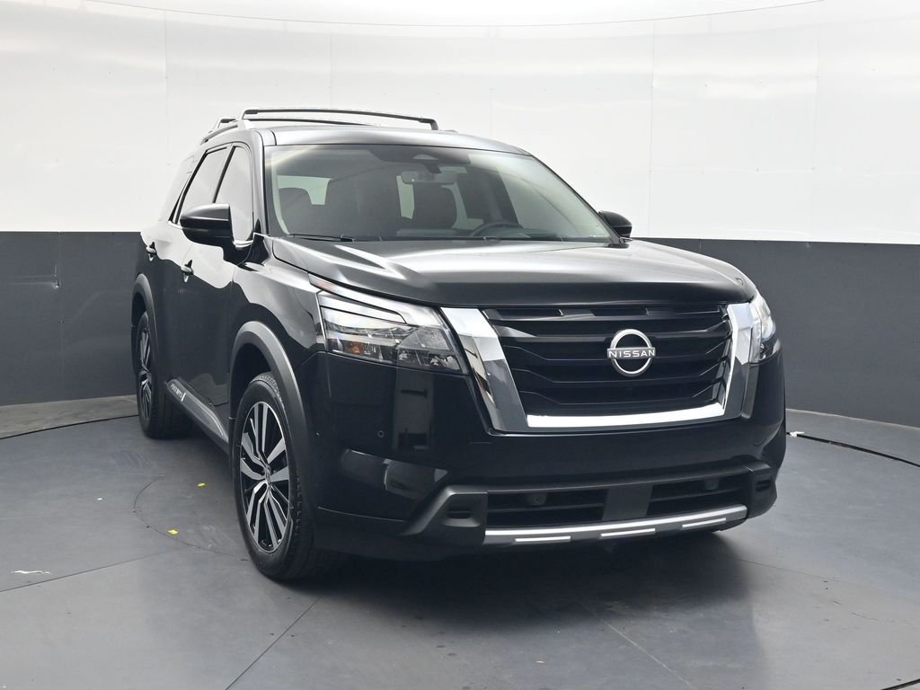 Used 2025 Black Nissan Platinum image 14