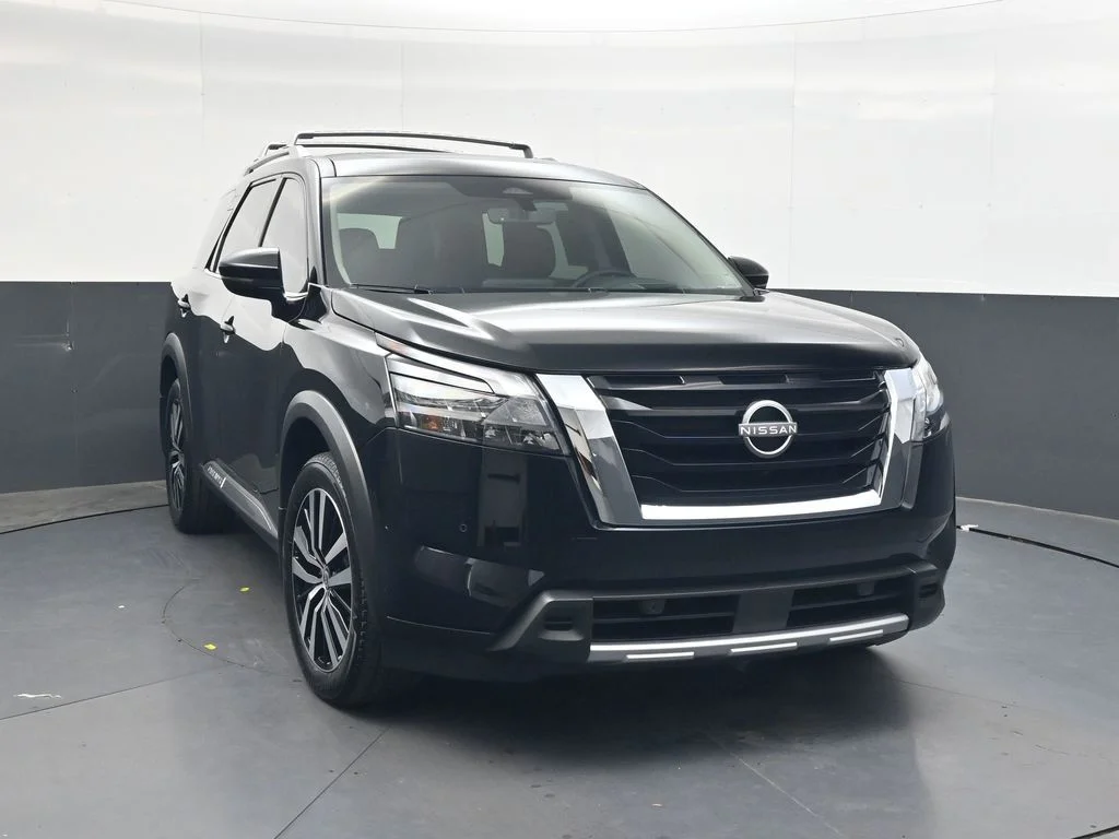Used 2025 Black Nissan Platinum image 14