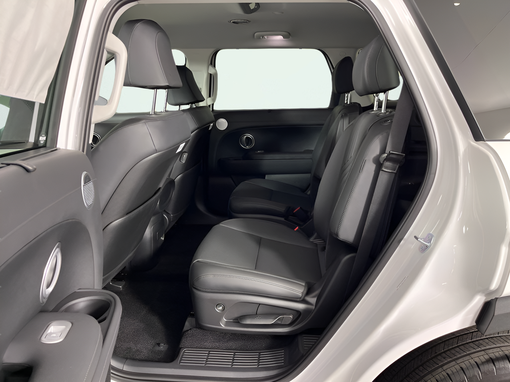New 2026 White Hyundai SEL image 10