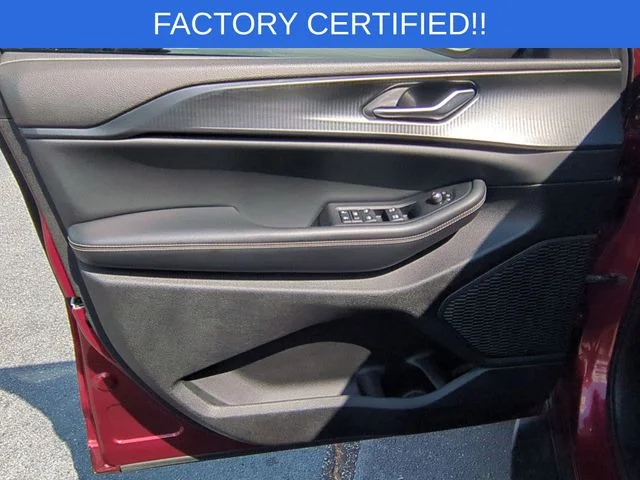 Used 2023 Red Jeep Altitude image 12