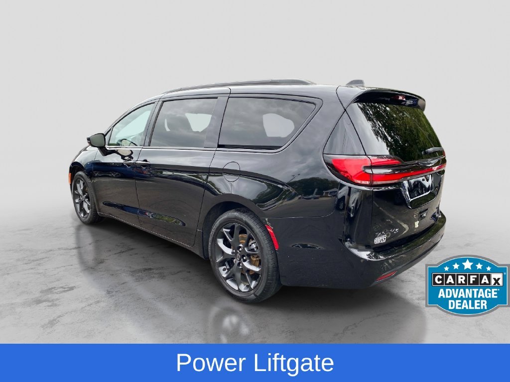 Used 2025 Black Chrysler Limited image 4