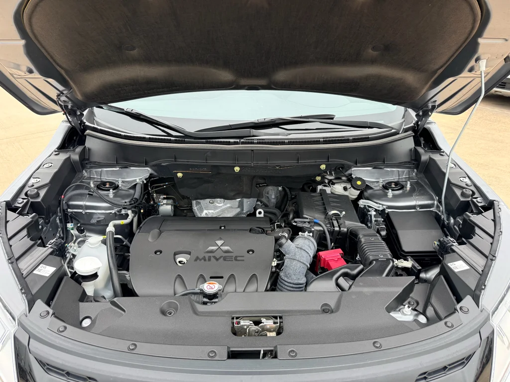 Used 2024 Labrador Black Pearl Mitsubishi ES image 30