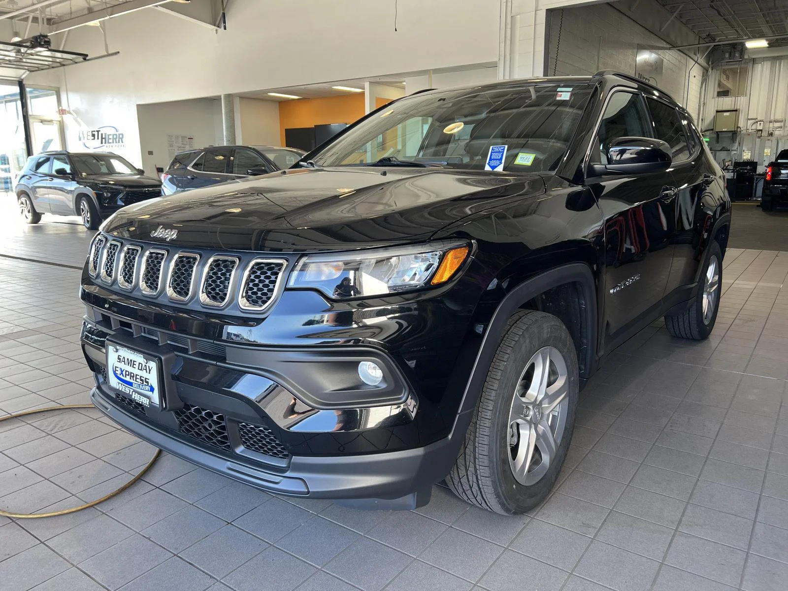 Used 2023 Bk Jeep Latitude image 4