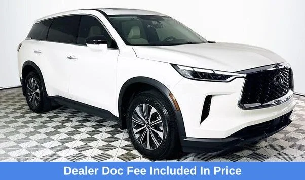 Used 2025 White INFINITI PURE image 1