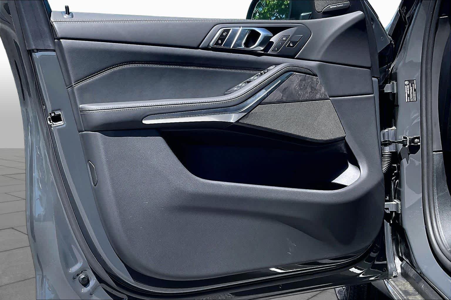 New 2026 Dravit Grey Metallic BMW xDrive40i image 10