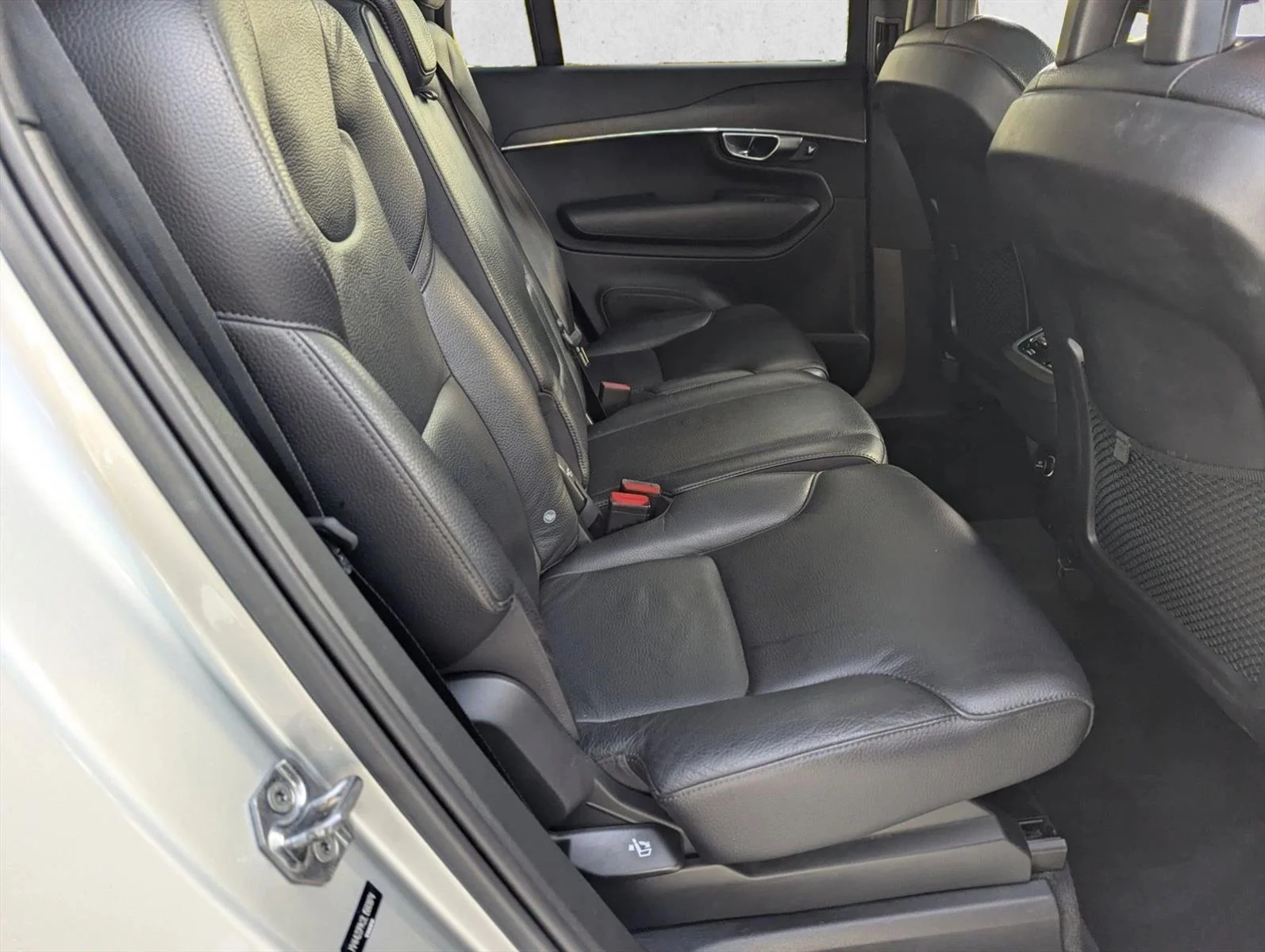 Used 2020 Bright Silver Metallic Volvo Momentum image 20