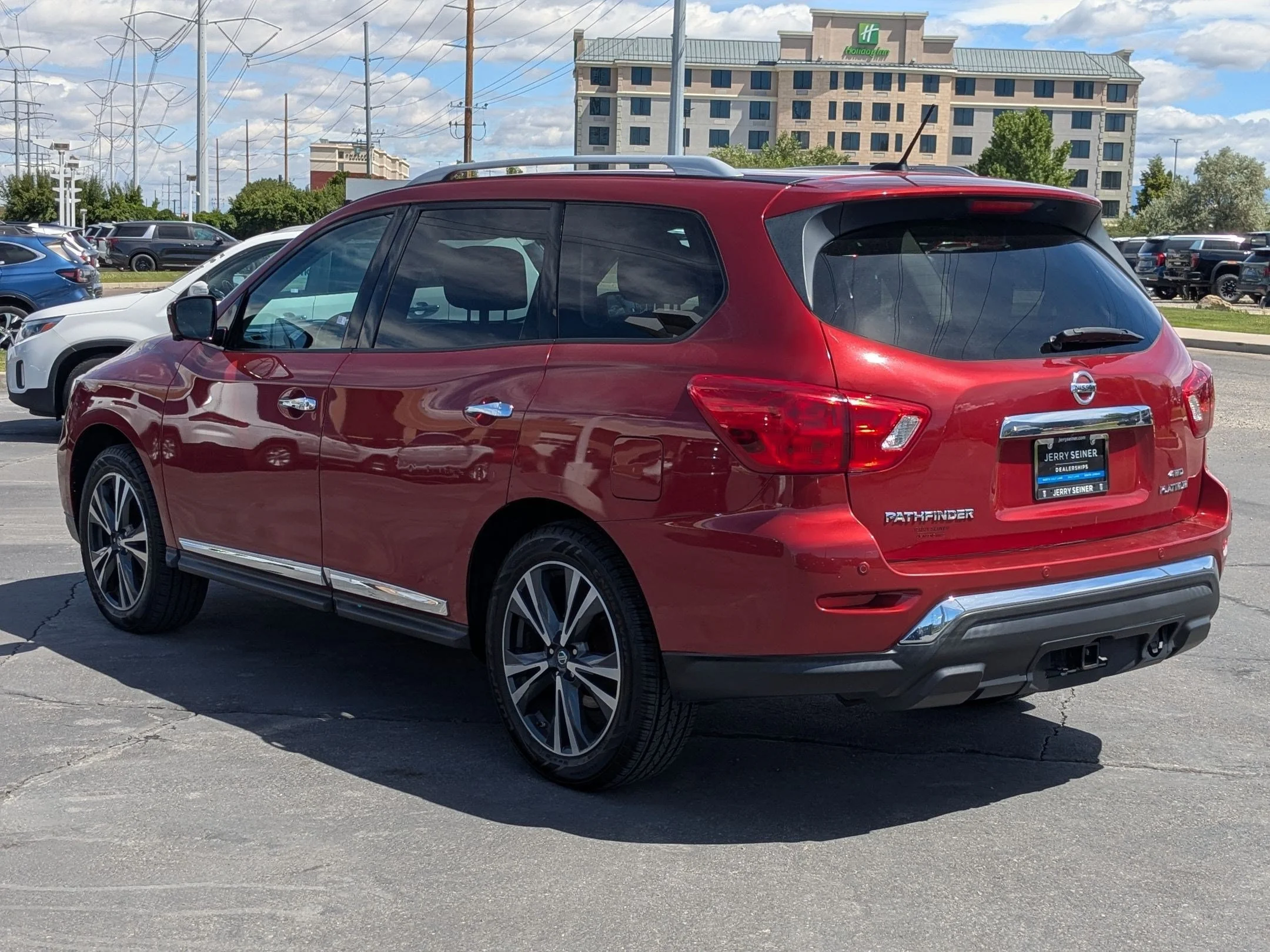 Used 2017 Cayenne Red Metallic Nissan Platinum image 3