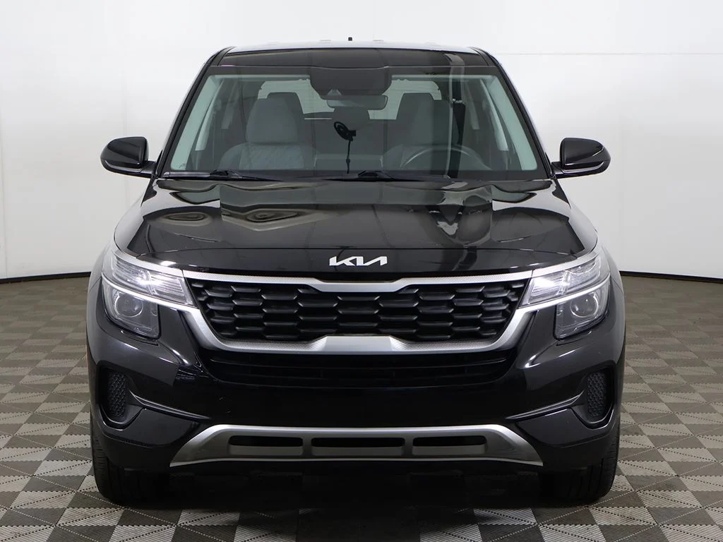 Used 2023 Black Kia LX image 9