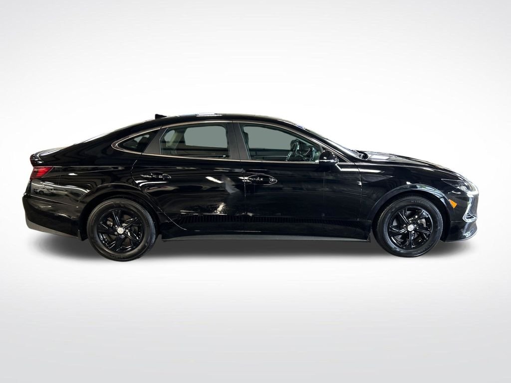 Certified Used 2022 Black Hyundai SE image 7