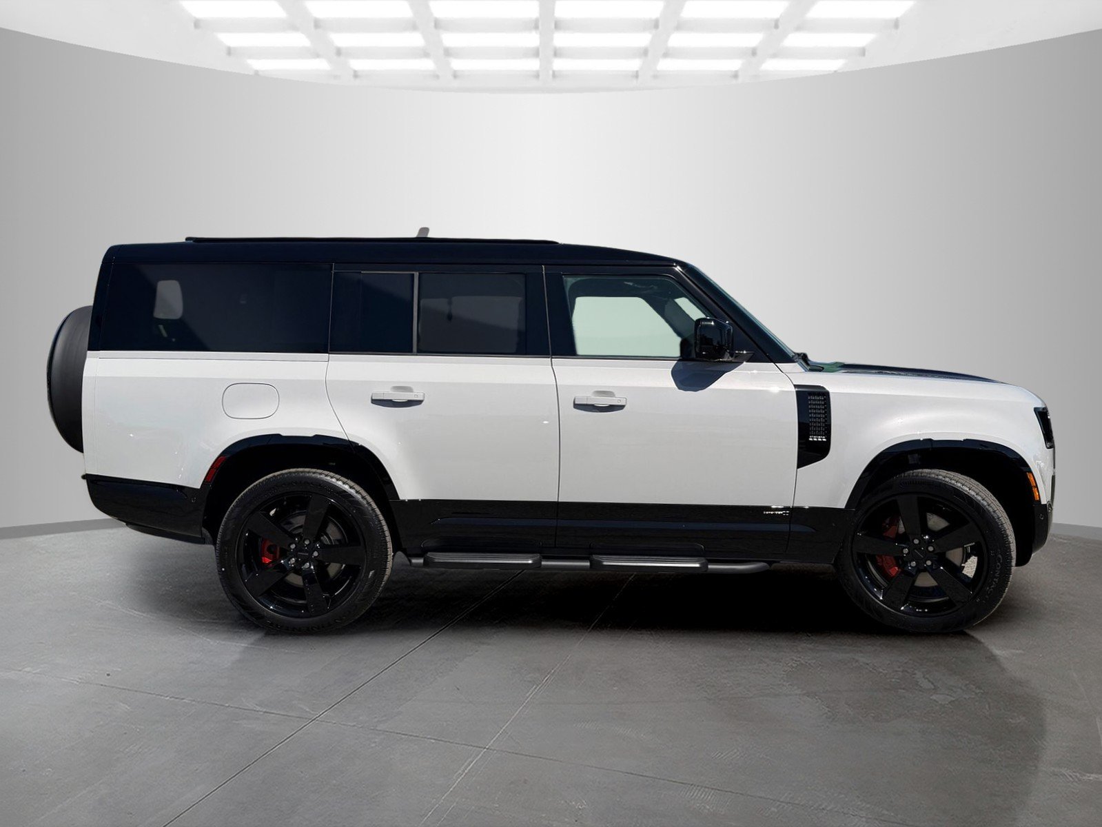 2026 Land Rover Defender X - Photo 4