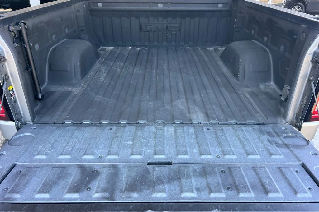 Used 2021 Gray GMC SLT image 18