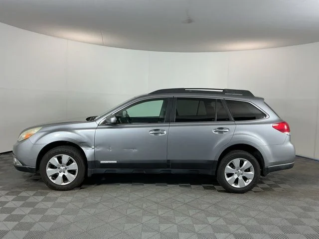 Used 2010  Subaru 2.5i Premium image 8