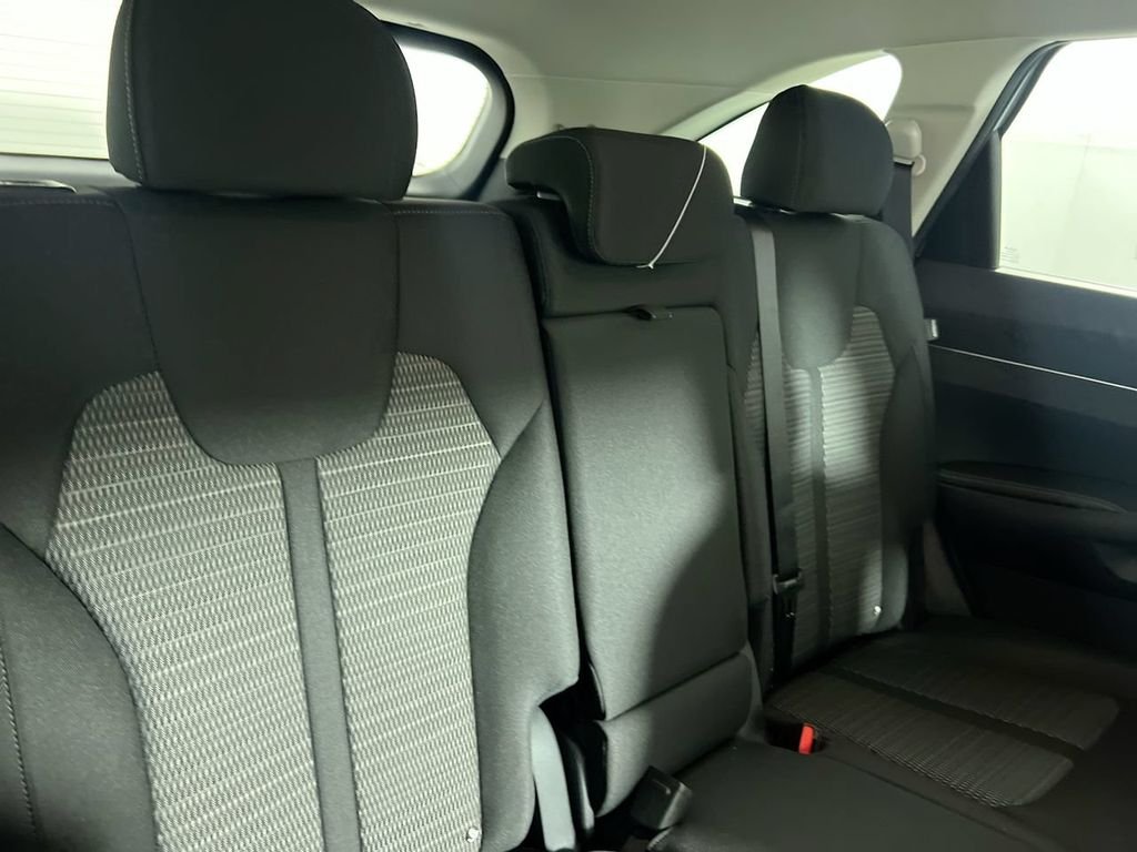 2026 Kia Sorento LX - Photo 33