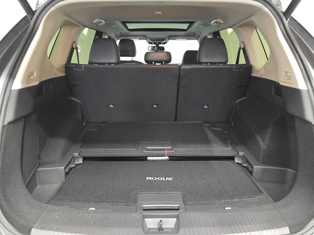 Used 2025 Gray Nissan Platinum image 21