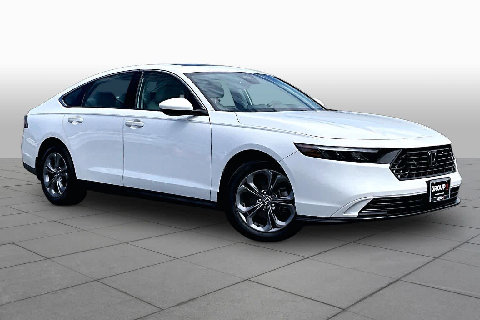 Used 2024 Platinum White Pearl Honda EX image 3