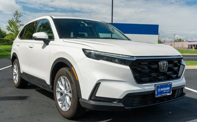 Used 2024 White Honda EX image 4