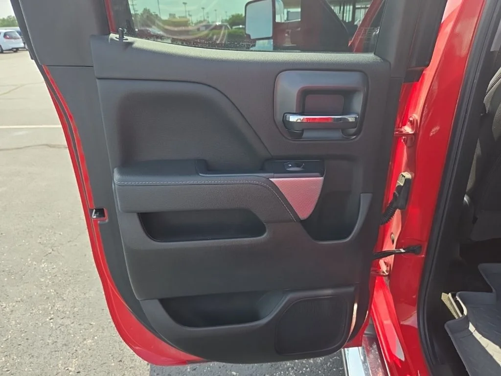 Used 2018 Red Chevrolet LT image 27