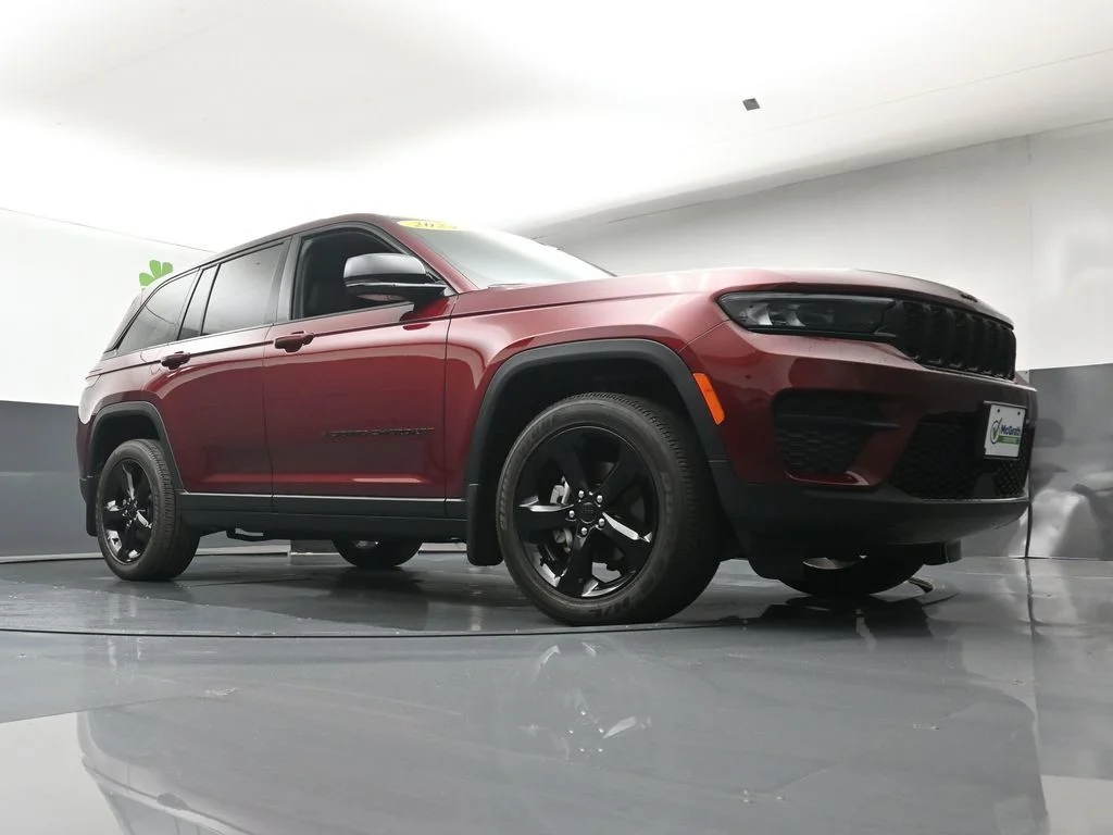 Used 2024 Red Jeep Altitude X image 25