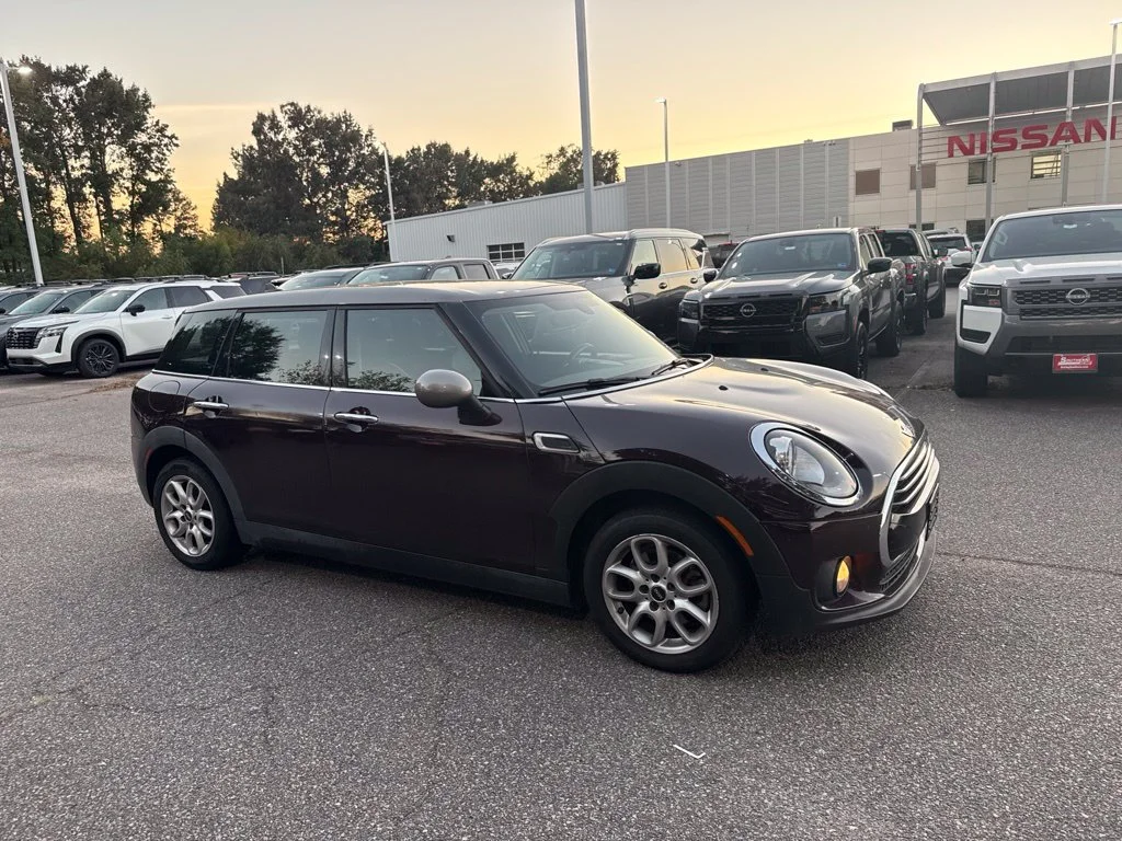 Used 2017 Red MINI Clubman image 2
