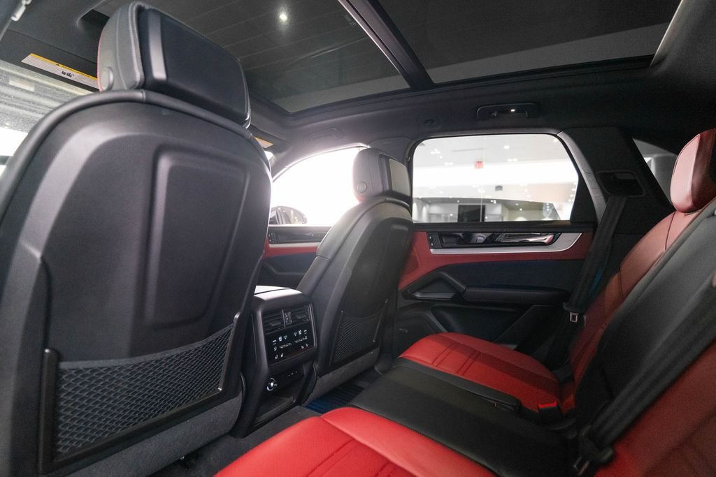 Used 2025  Porsche Base image 15