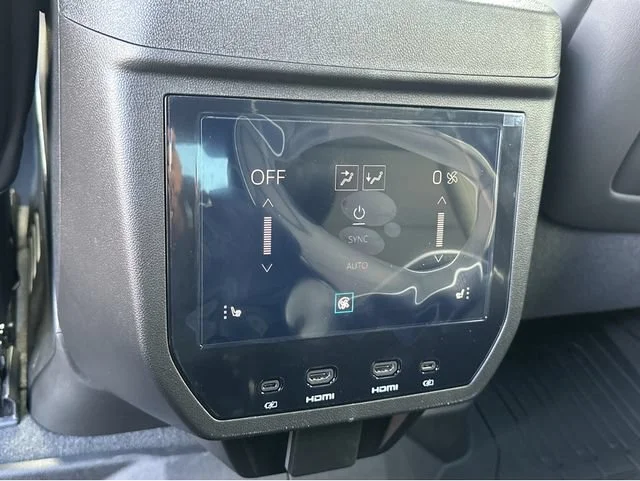 2026 GMC Yukon AT4 Ultimate - Photo 8