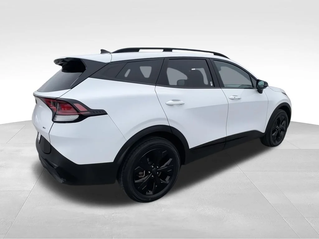 Used 2025 White Kia X-Line image 10