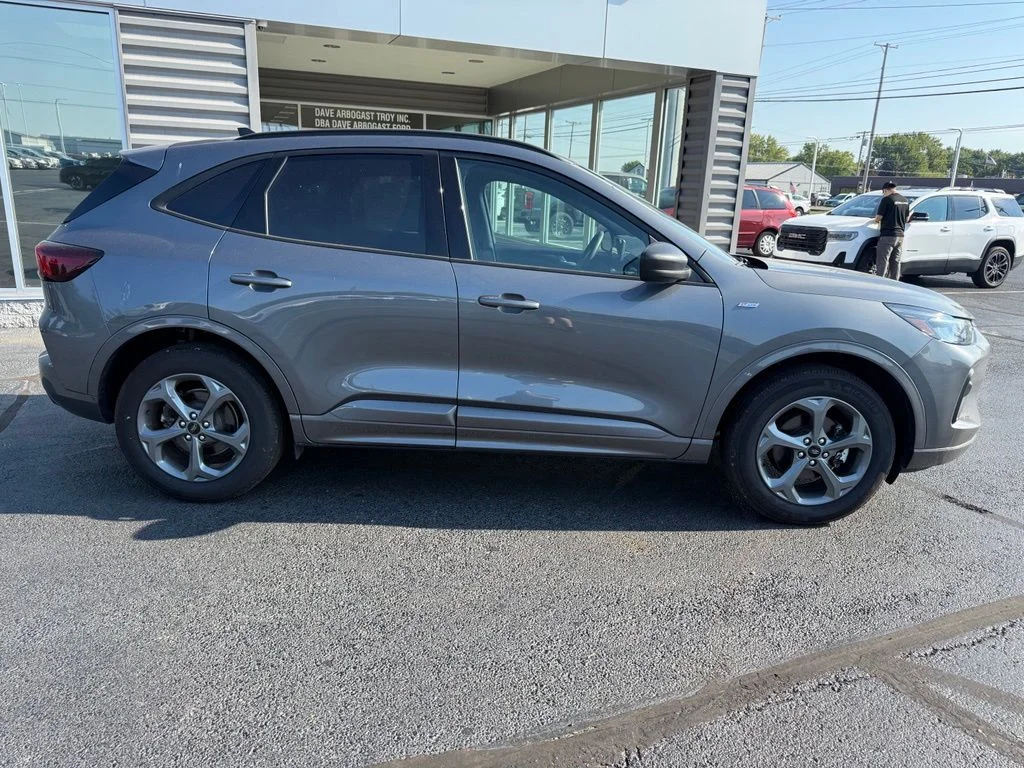 Used 2024 Gray Ford ST-Line image 4