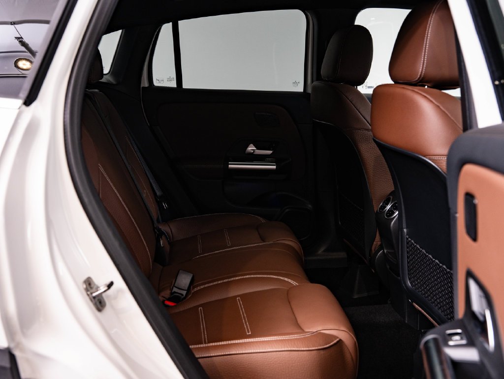 New 2026 Polar White Mercedes-Benz GLA 250 image 42