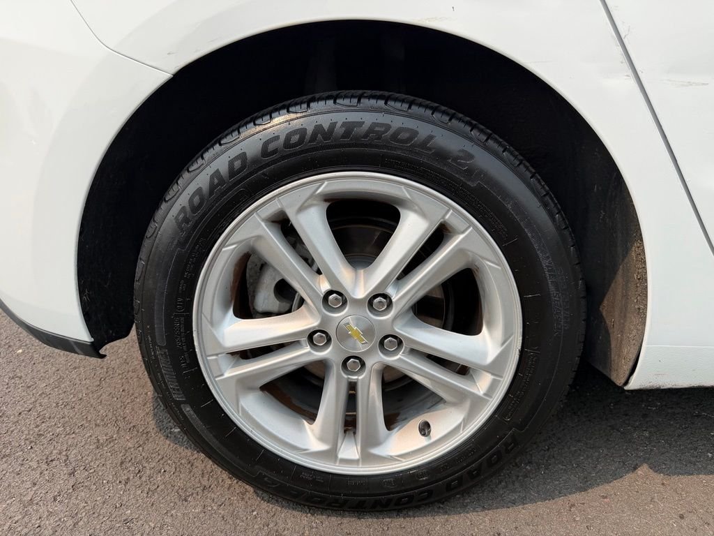 Used 2017 Summit White Chevrolet LT image 9