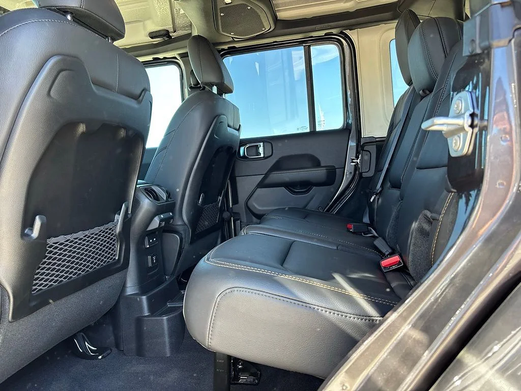 2025 Jeep Wrangler 4-Door Sahara - Photo 18