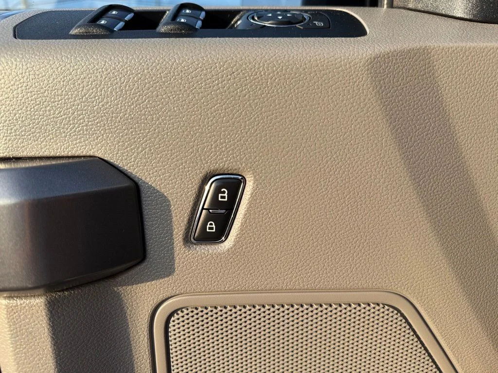 Used 2018 White Ford XLT image 29
