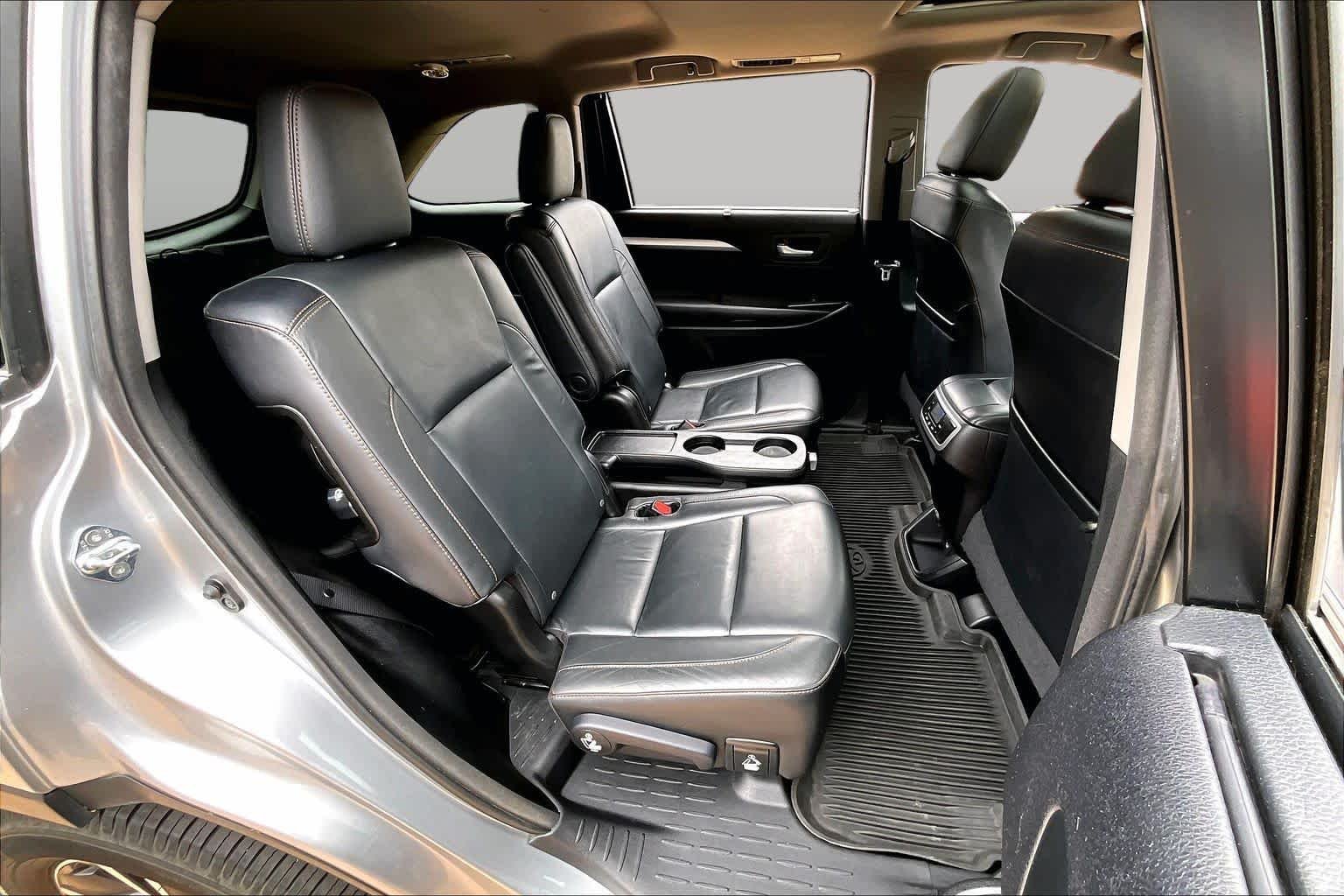 Used 2016 Silver Sky Metallic Toyota XLE image 20