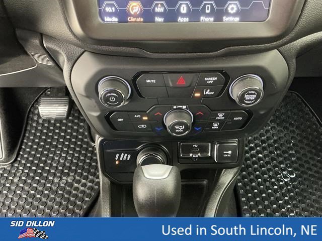 Used 2022 Graphite Gray Jeep Latitude image 12