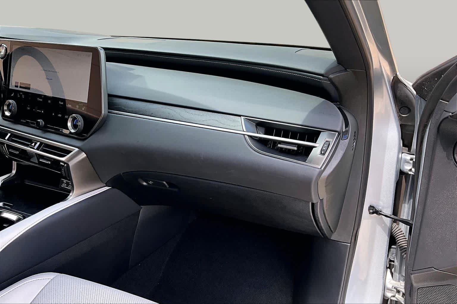 Used 2023 Iridium Lexus Premium image 17