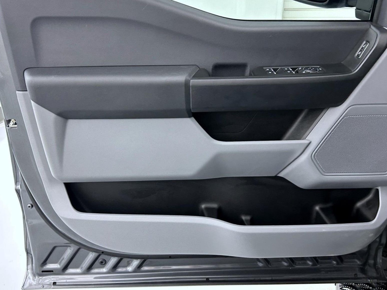New 2026 Carbonized Gray Metallic Ford XL image 10
