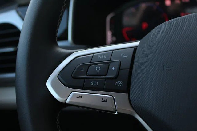 2025 Volkswagen Taos SEL - Photo 11