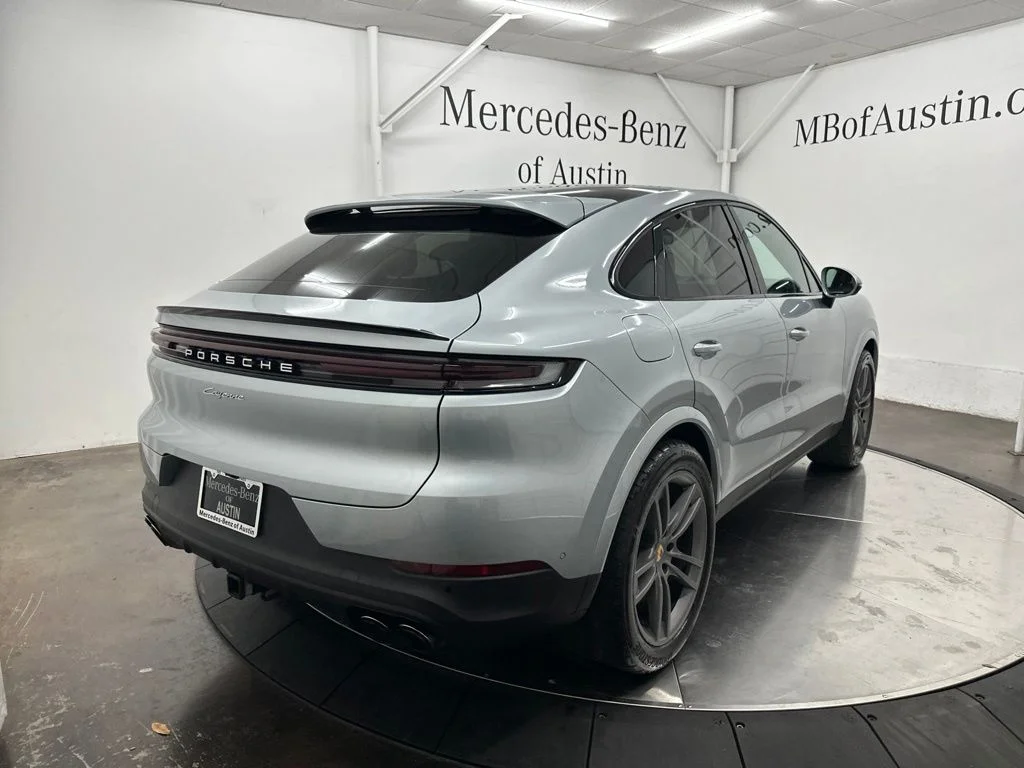 Used 2024  Porsche Base image 7