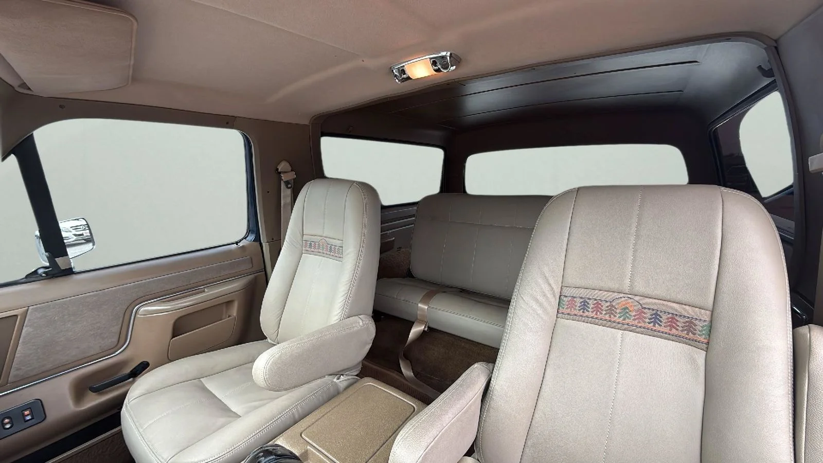 Used 1988  Ford XLT image 41