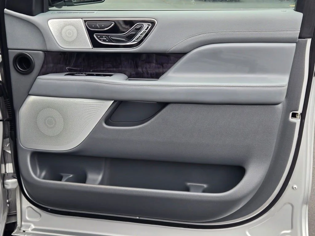 Used 2019 Silver Lincoln Reserve image 7