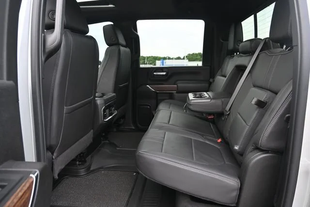 Used 2022 Silver Ice Metallic Chevrolet High Country image 20