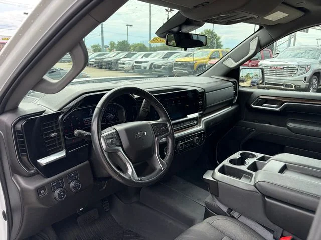 Used 2022 White Chevrolet RST image 3